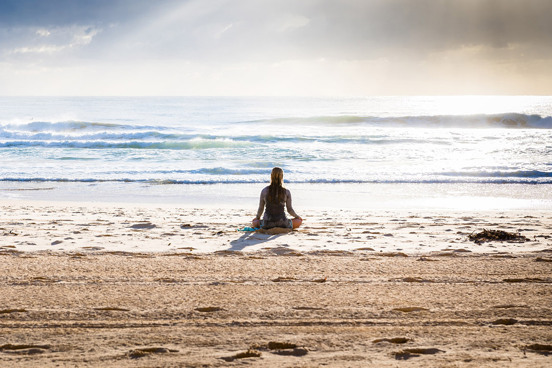 relaxing_by_the_sea_1080